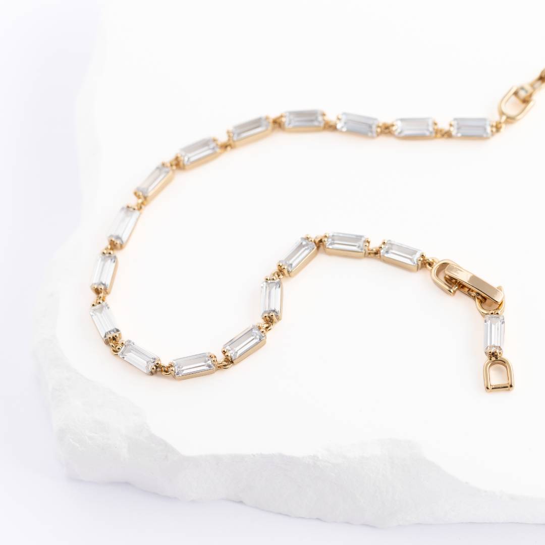 Rokas ķēdīte Lara