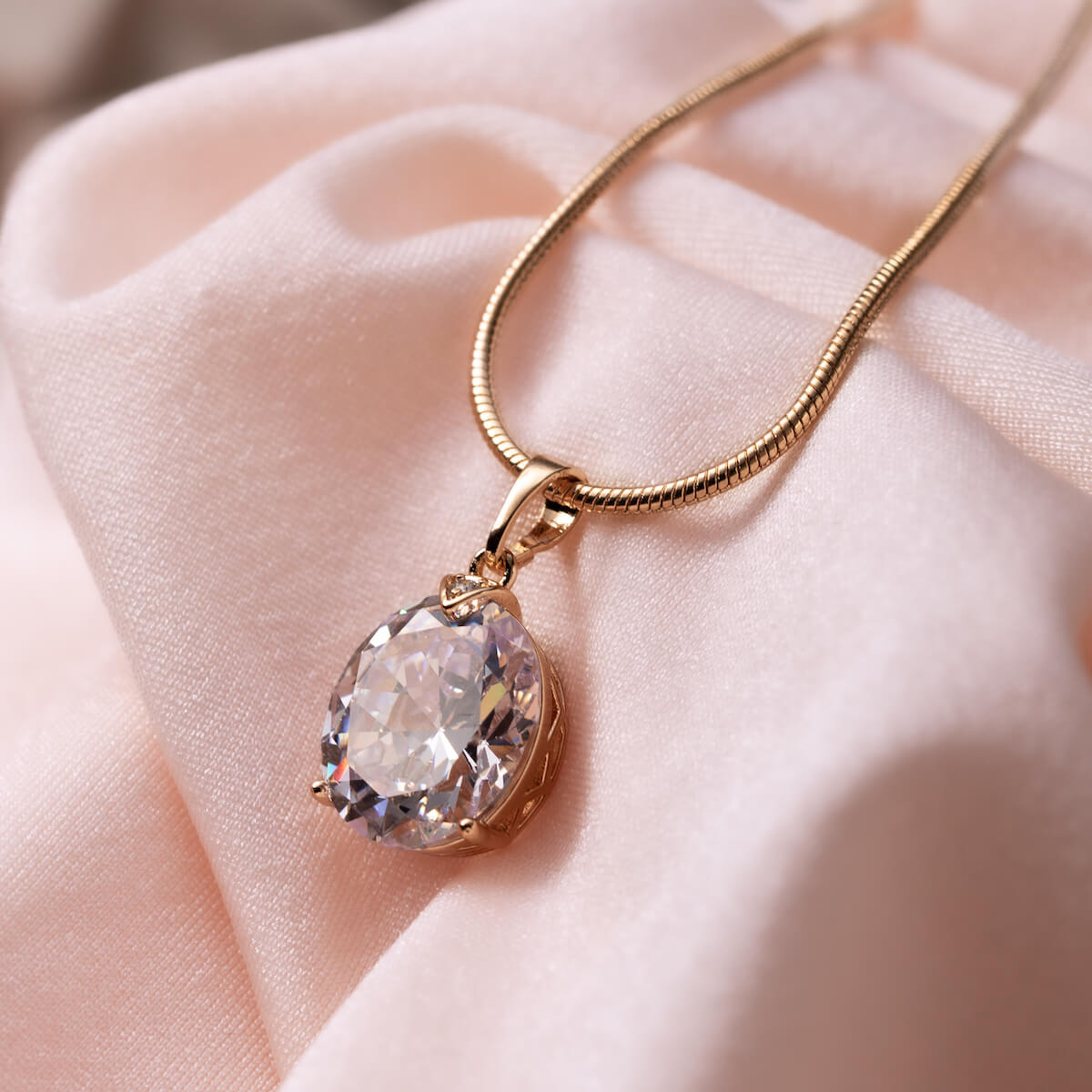 Necklace with a classic pendant