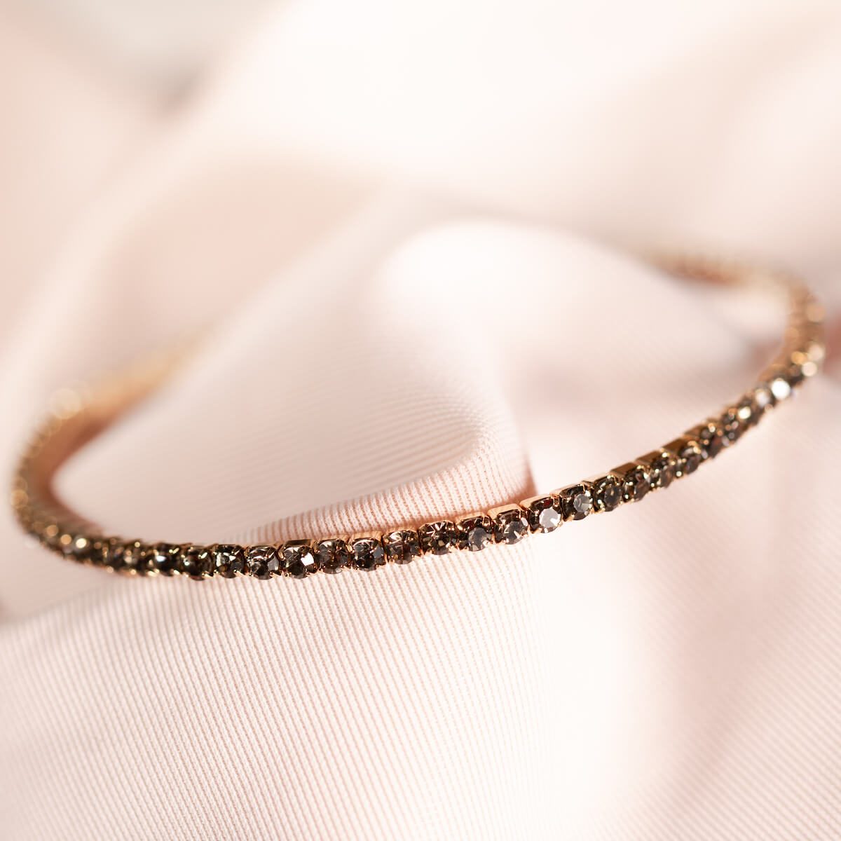 Small crystal hand chain with hearts