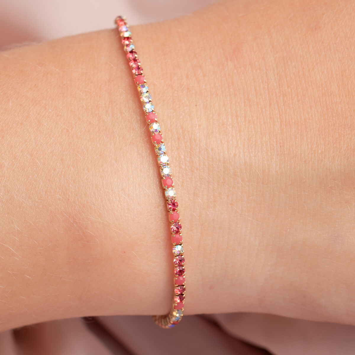 Small crystal hand chain with hearts