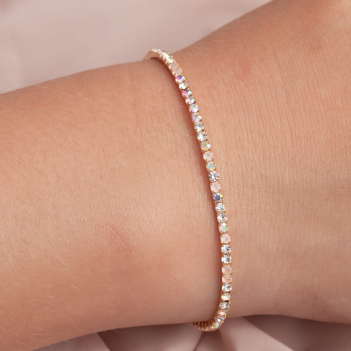 Small crystal hand chain with hearts