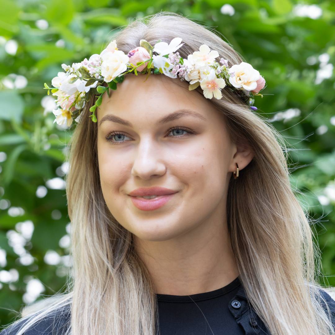 Mākslīgo ziedu vainags Rasa