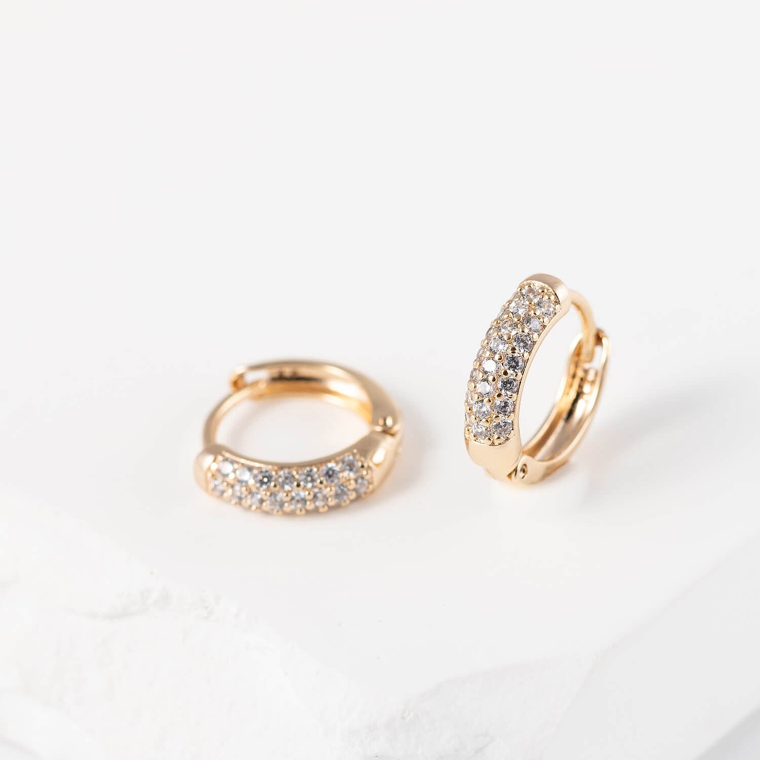 Antialerģiski riņķīšu auskari ar kristāliem JANA