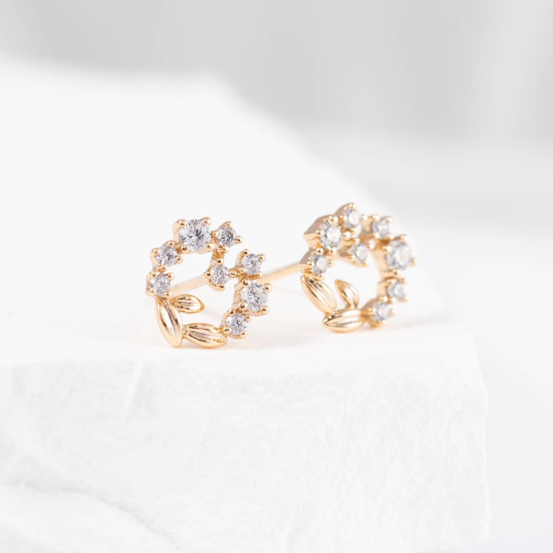 Antialerģiski nagliņu auskari ar kristāliem 'DAGNIJA'