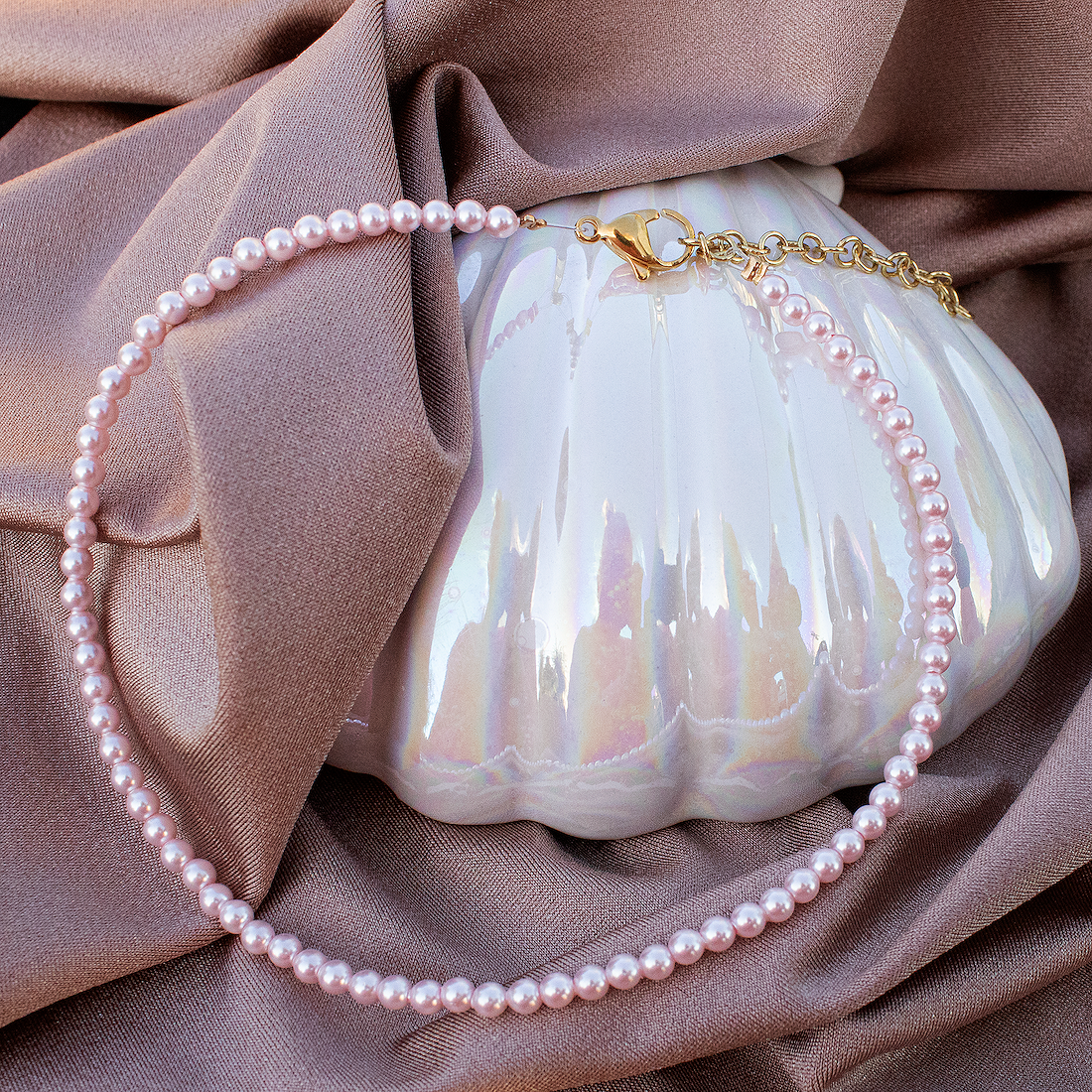 Kājas ķēdīte no rozā pērlēm