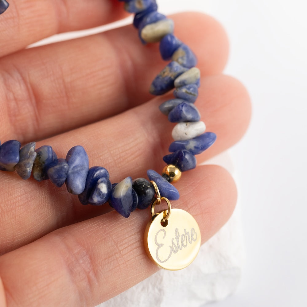 Smalka dabīgo akmeņu rokassprādze. Dabīgie akmeņi sevī slēpj zemes enerģiju.