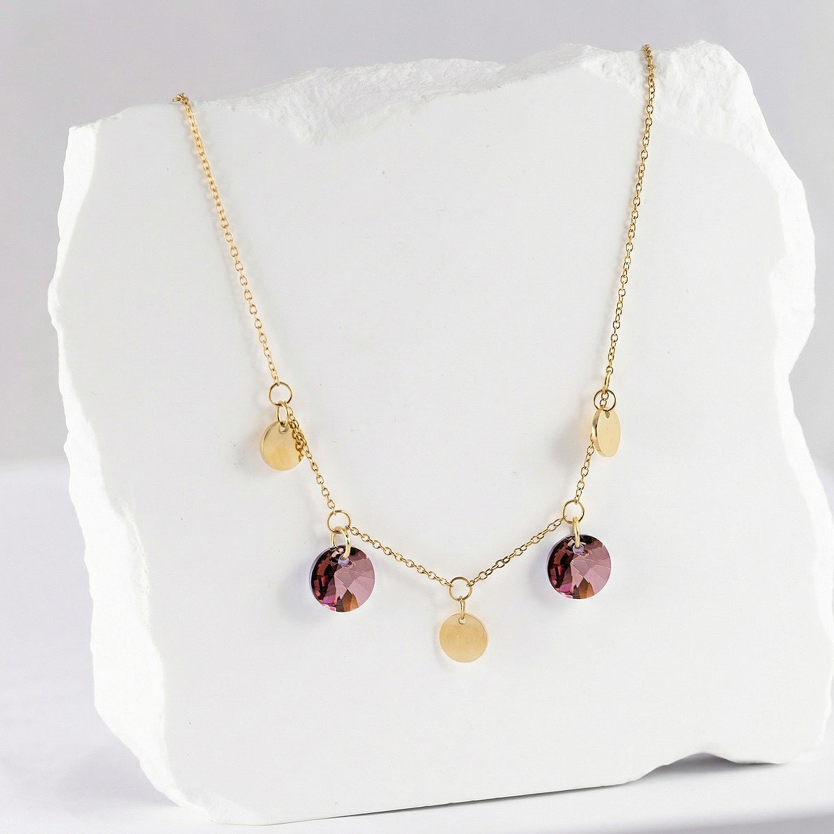 Antialerģiska kaklarota ar vecrozā kristāla piekariņiem 