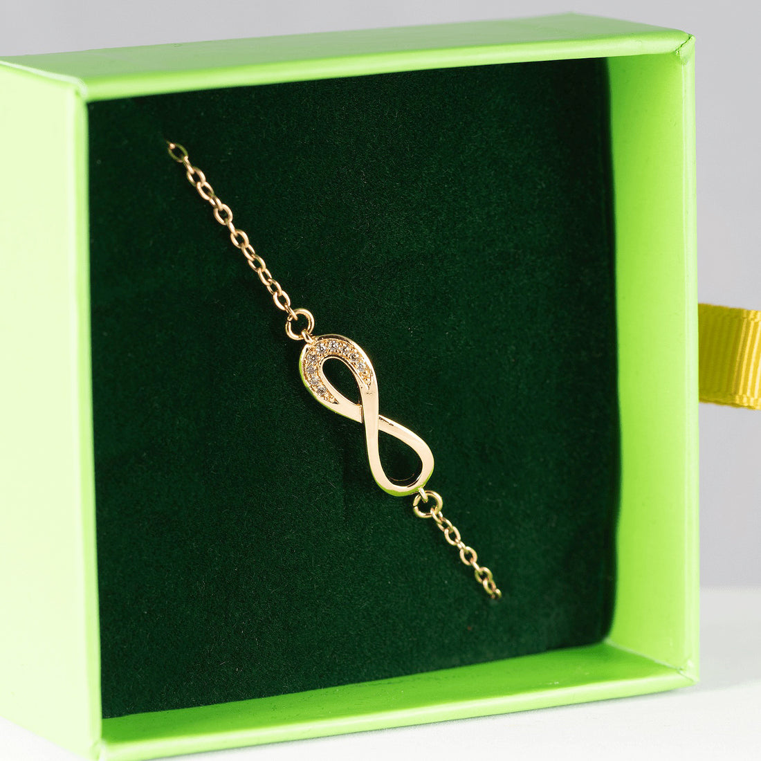 Rokas ķēdīte ar kristāliem 'KARINA'