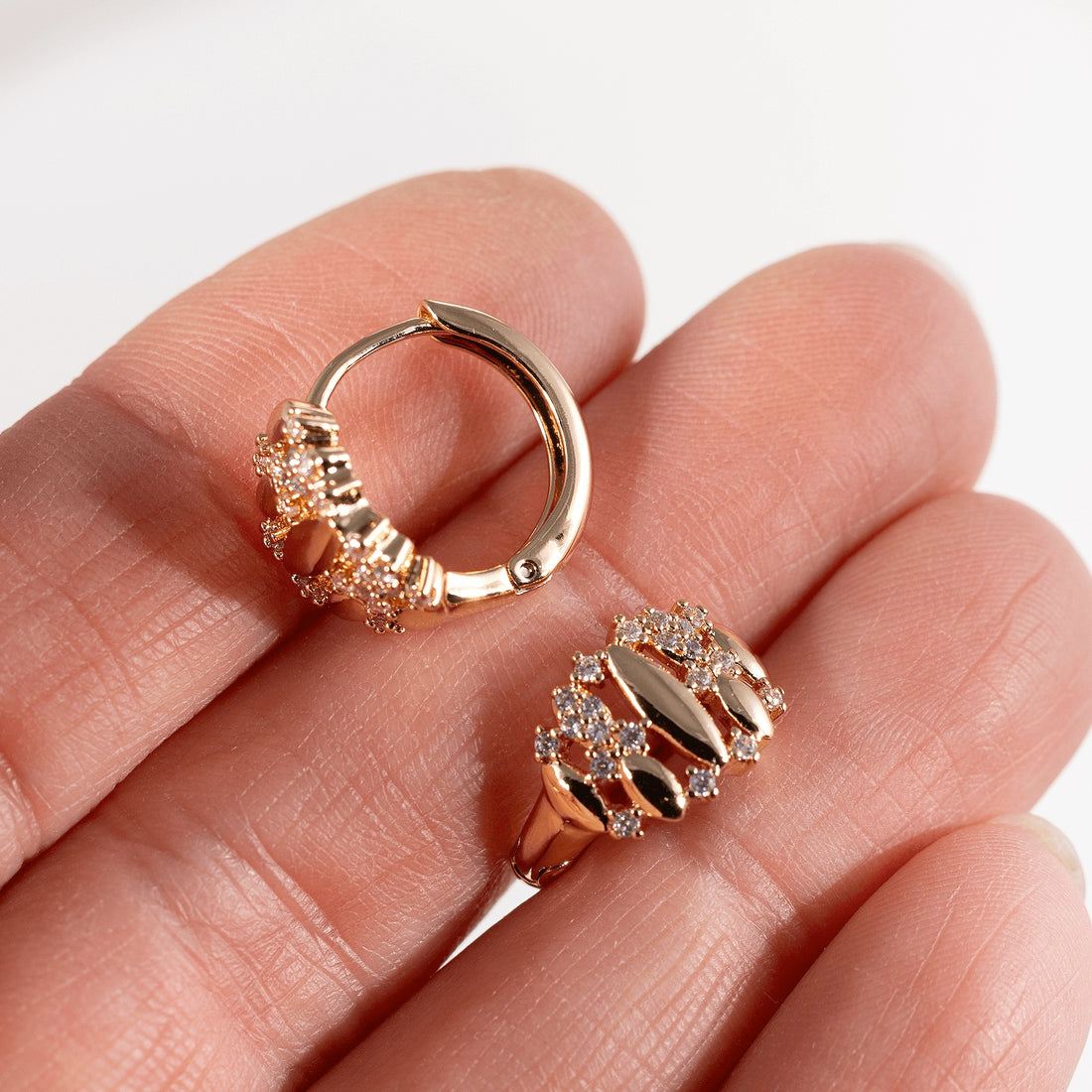 Antialerģiski riņķīšu auskari ar kristāliem 'JOLANTA'