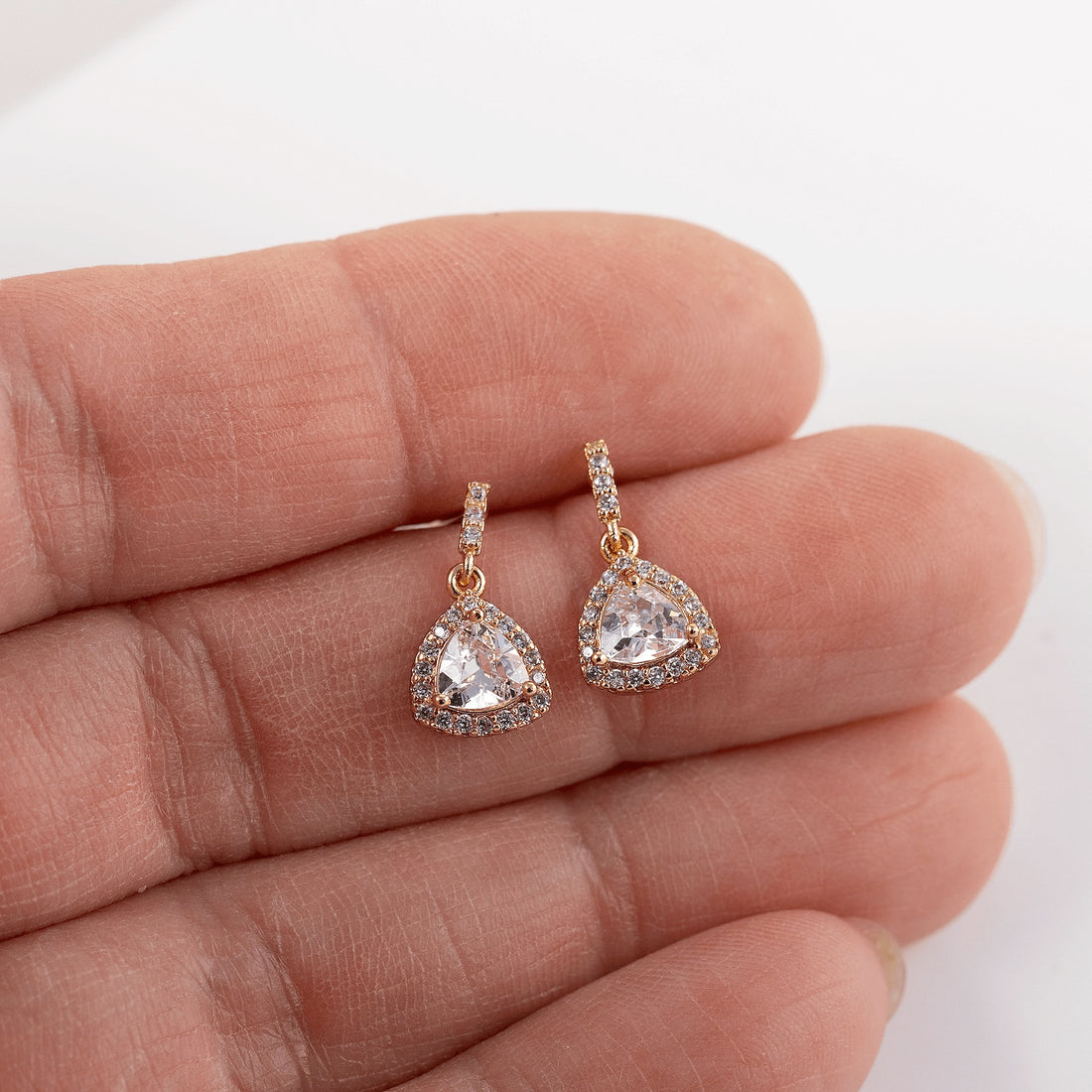 Antialerģiski nagliņauskari ar kristāliem 'SINTIJA'