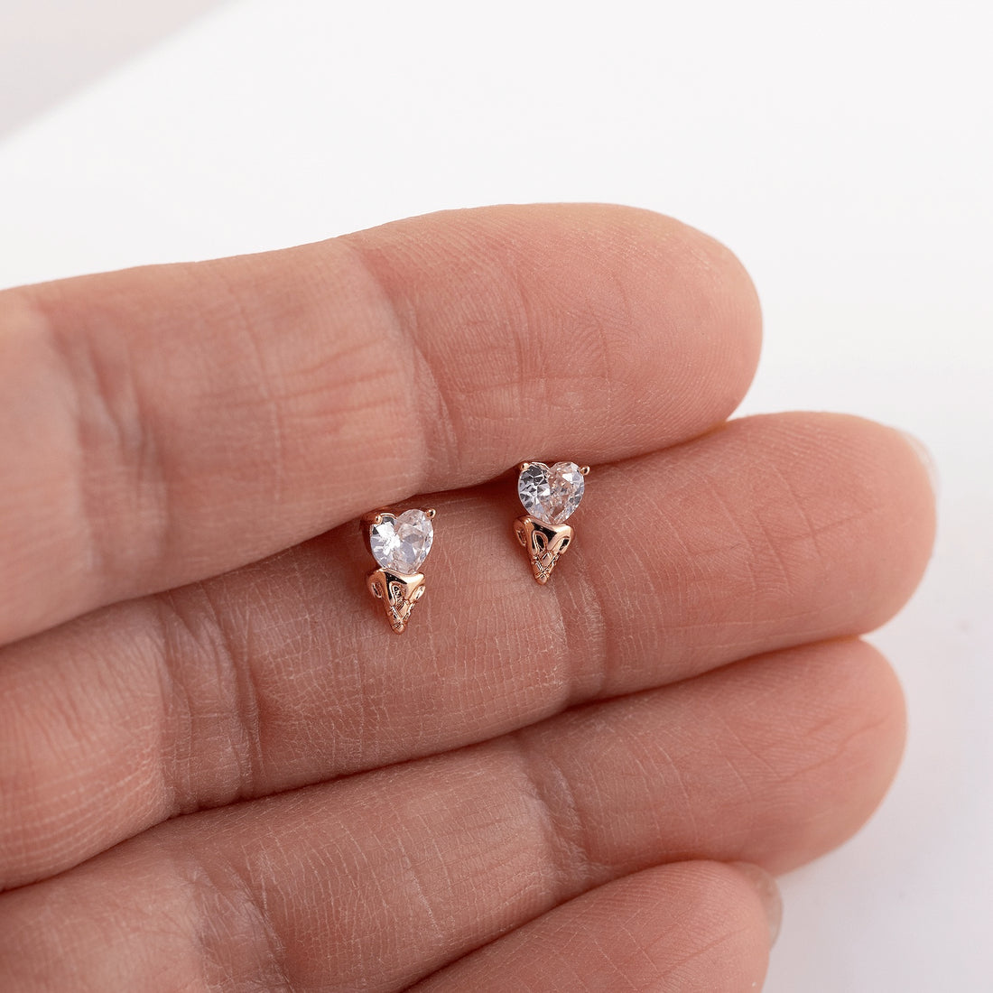 Antialerģiski nagliņauskari ar kristāliem 'VELTA'