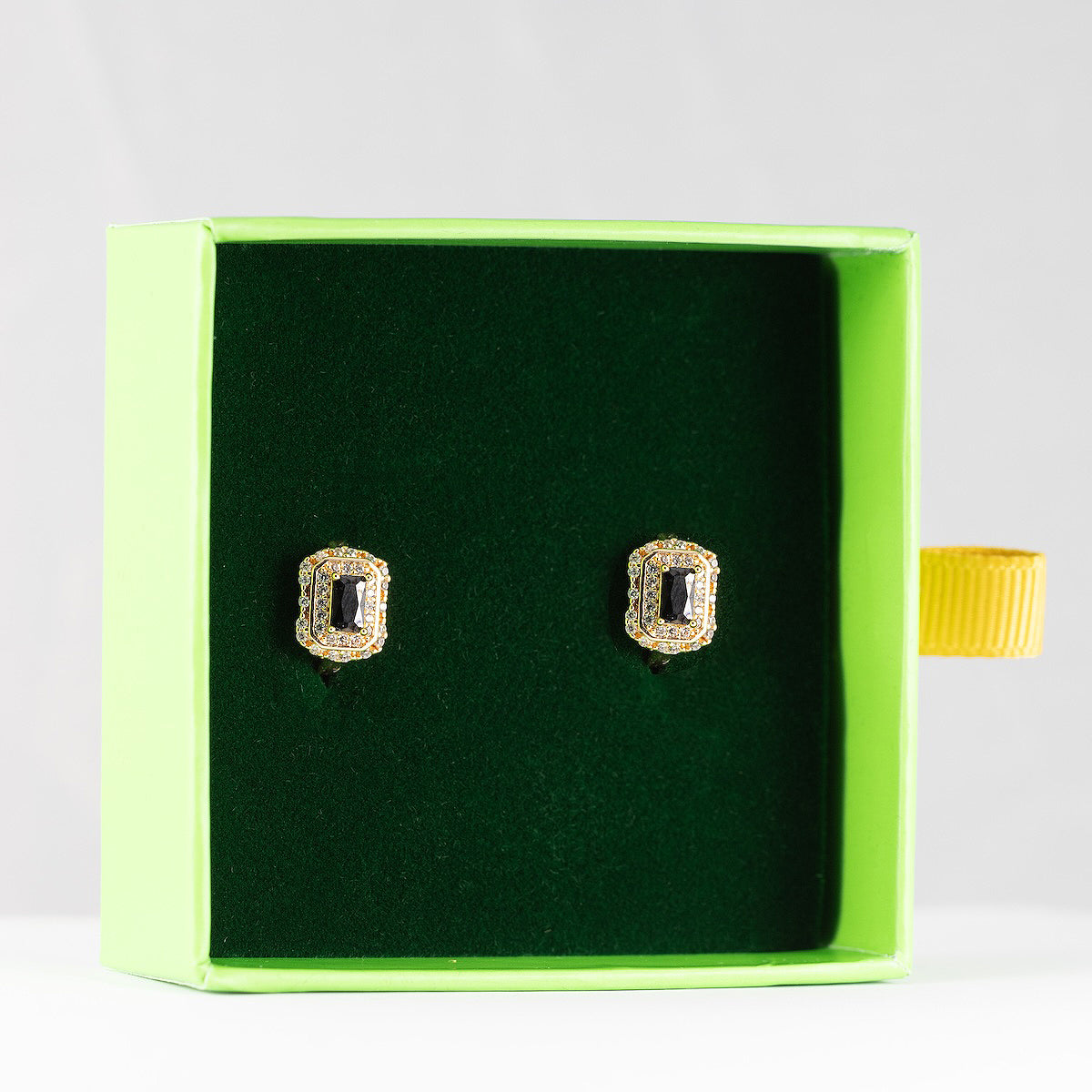 Antialerģiski auskari ar melniem kristāliem 'REESE'