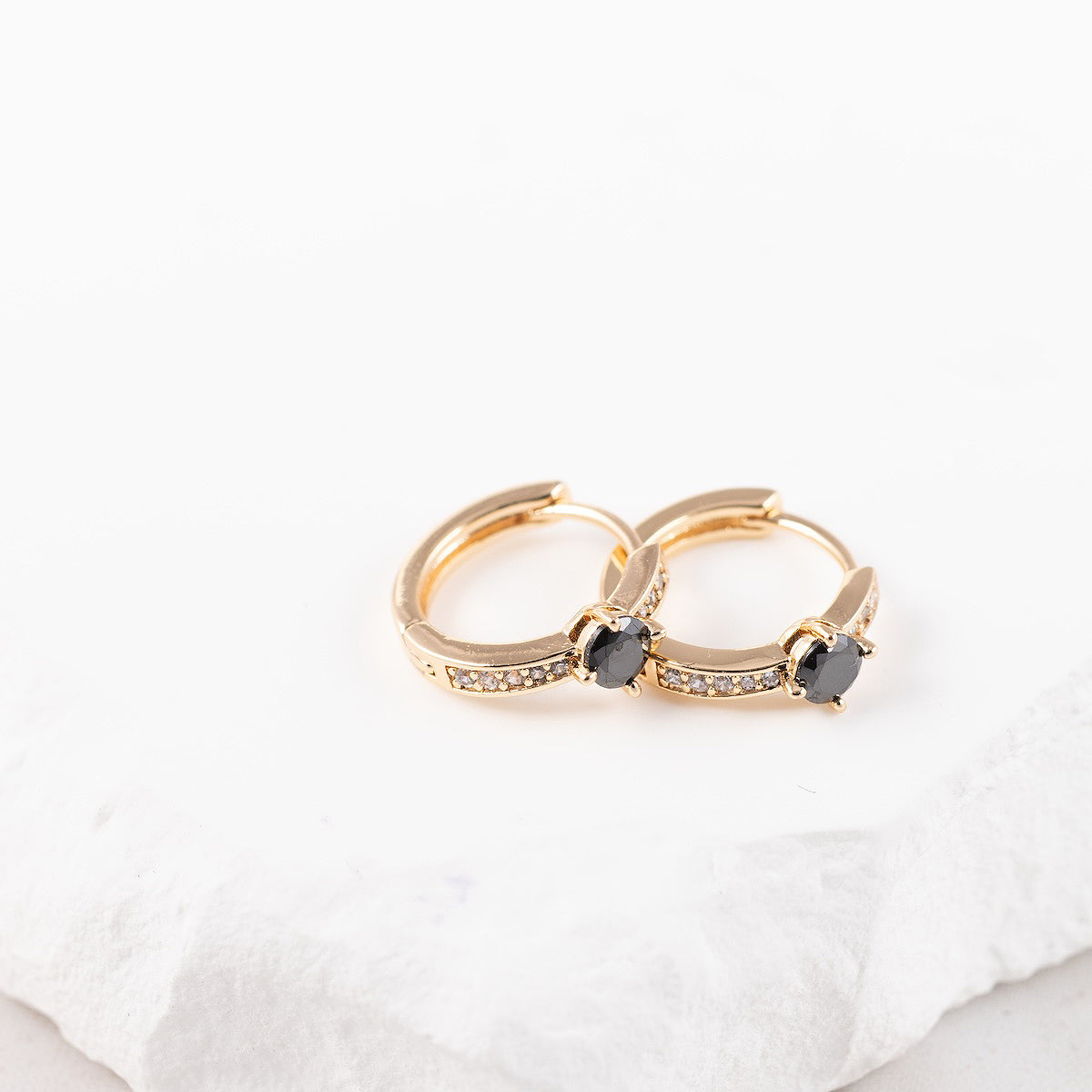 Antialerģiski Riņķīšu auskari ar kristāliem 'BRIE'