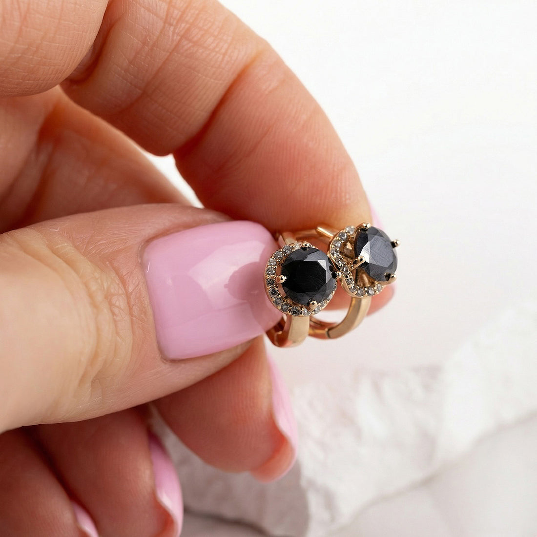 Antialerģiski Riņķīšu auskari ar melniem kristāliem 'AMY'