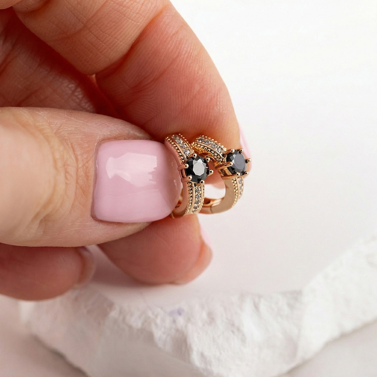 Antialerģiski auskari ar kristāliem 'HALLE'