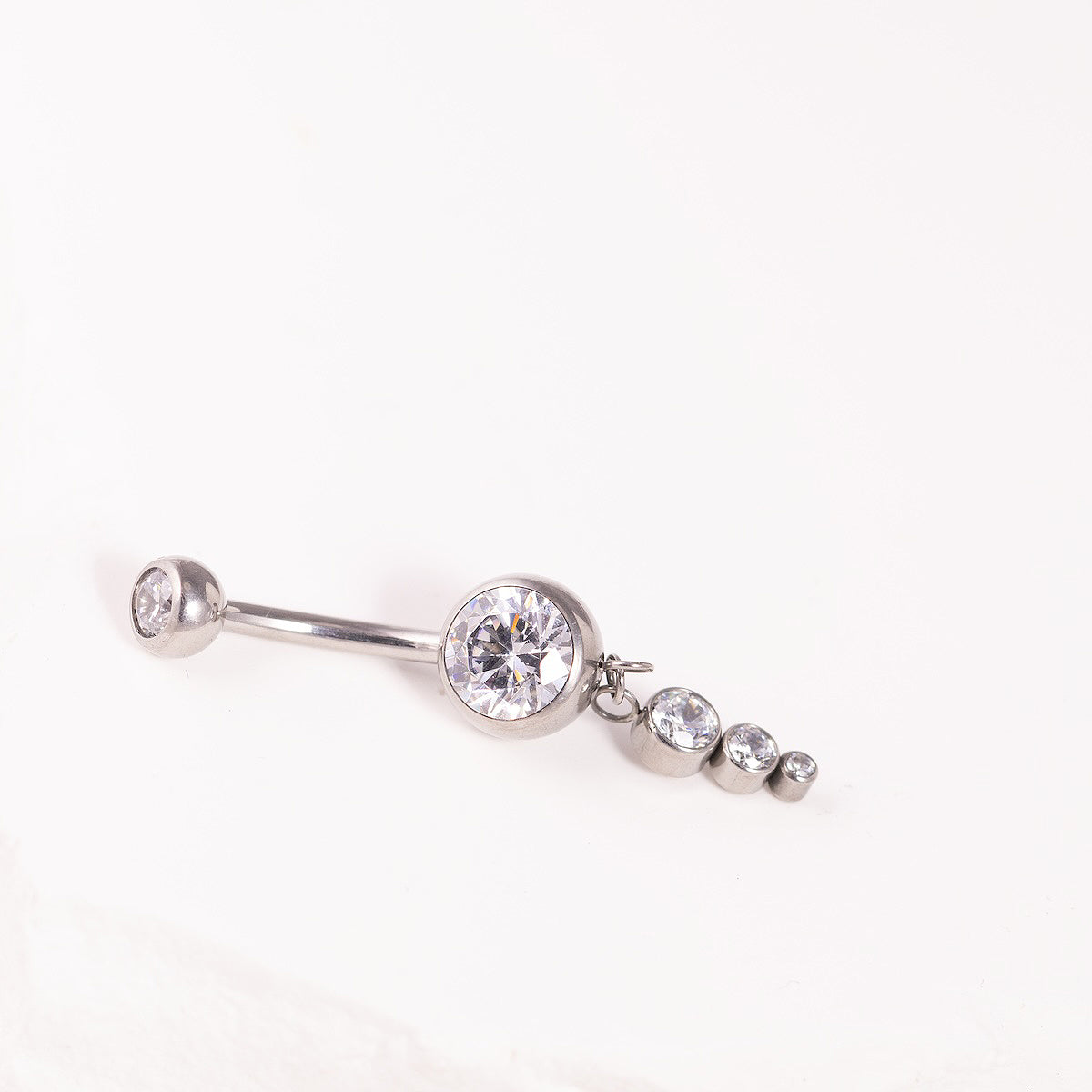 Mirdzošs nabas pīrsings ar skrūvējamu aizdari NIKA