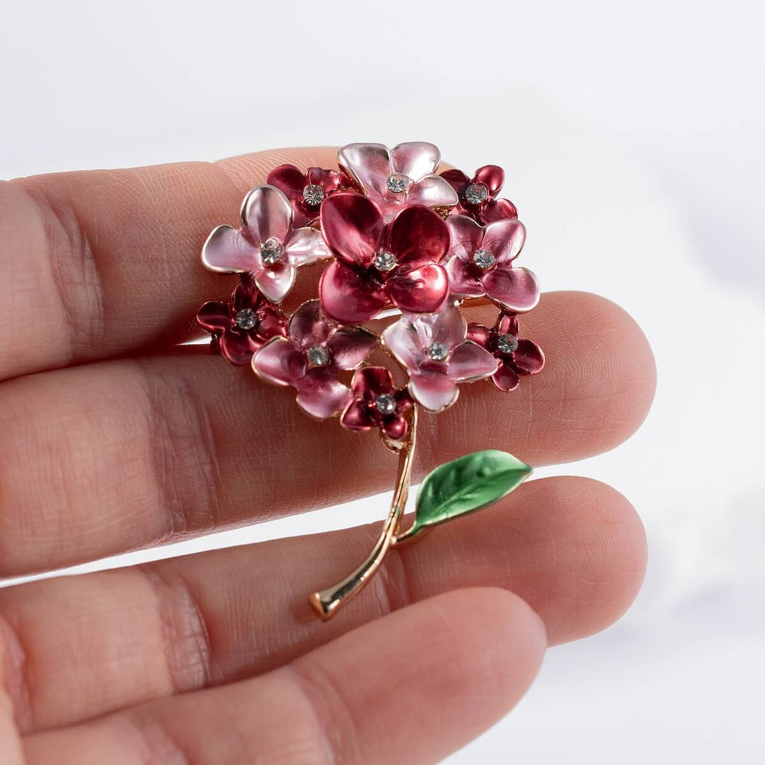 Broša ar ceriņu ziediem