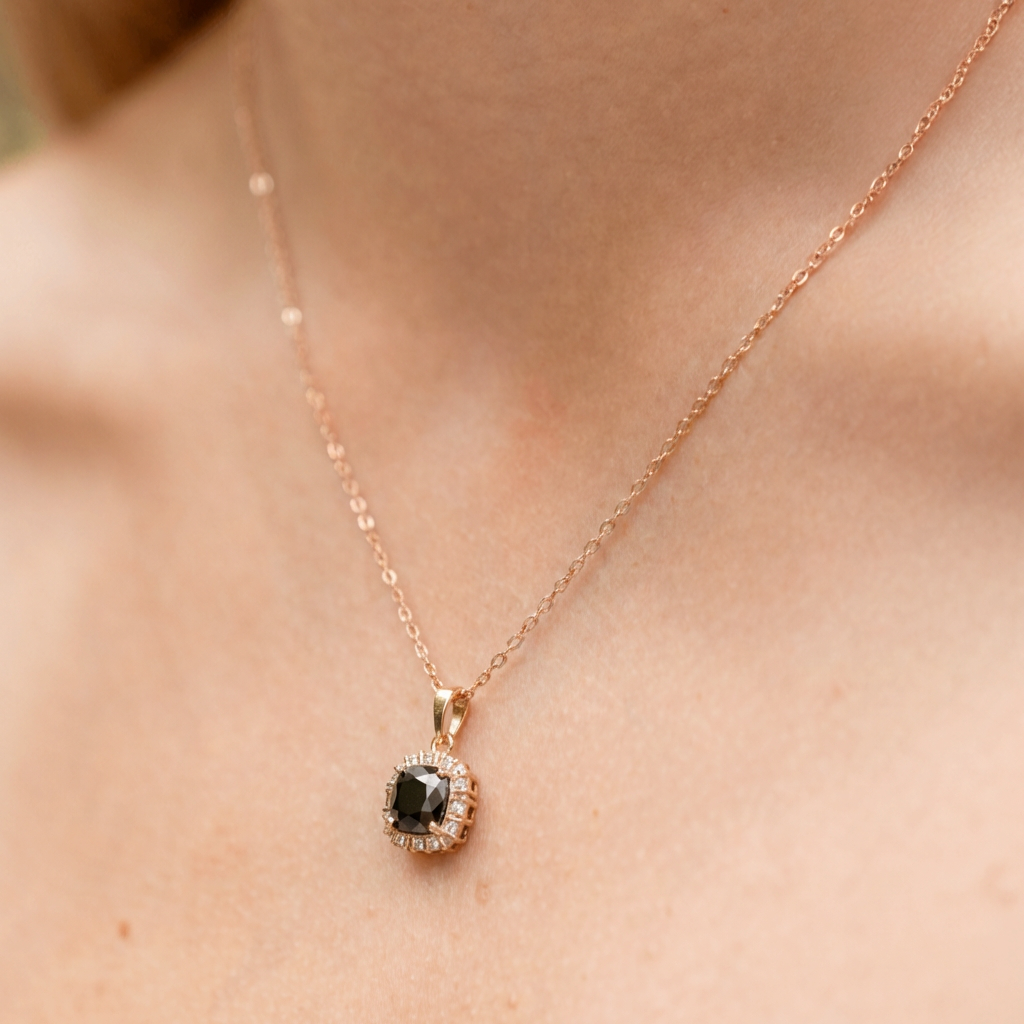 Kaklarota ar kristālu kulonu 'SYDNEY'