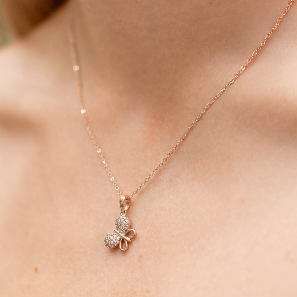 Kaklarota ar kristālu kulonu 'BIRUTA'