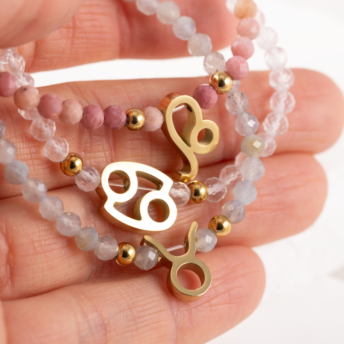 Sodalīta akmens rokassprādze ar horoskopu