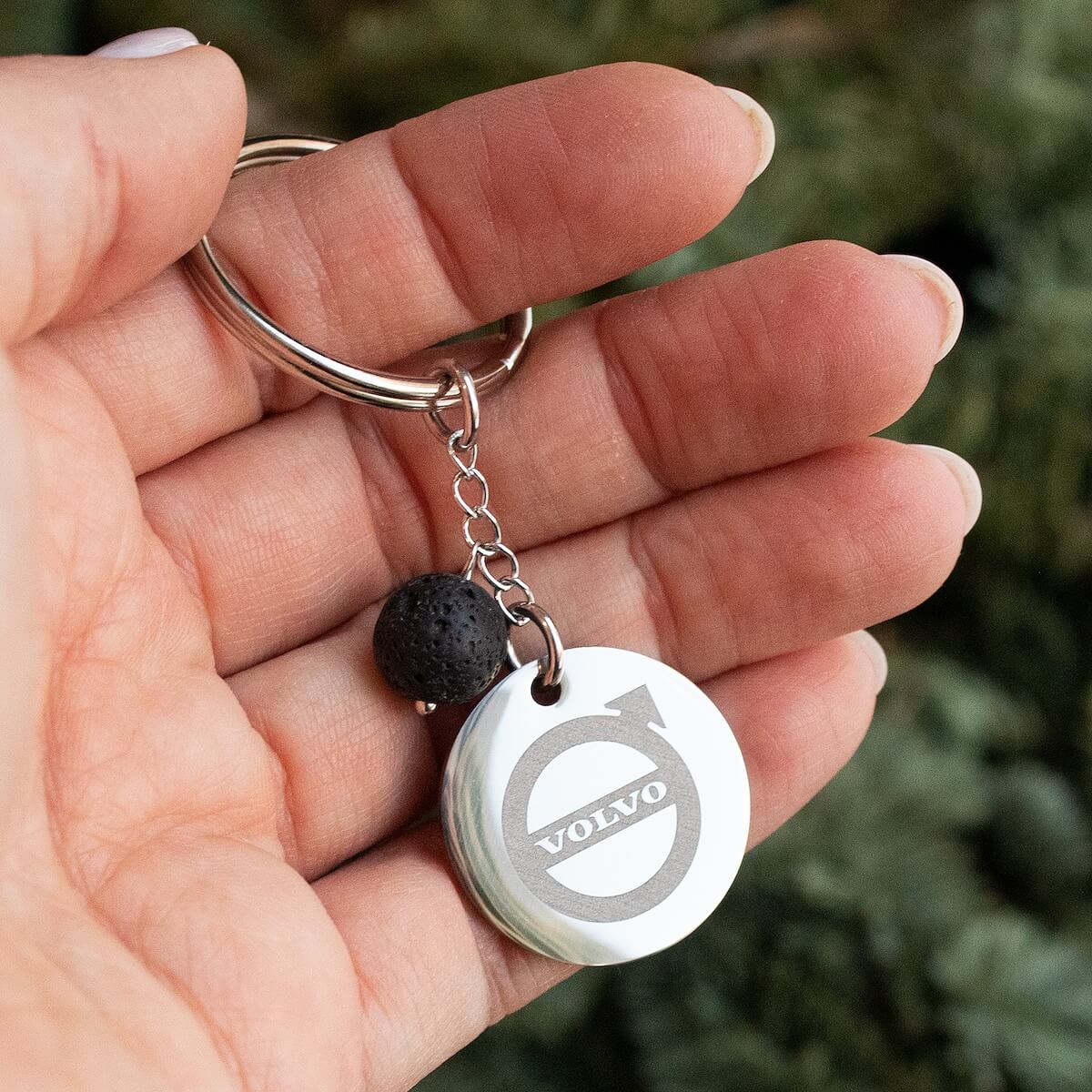 Sudrabots vīriešu atslēgu piekariņš ar mašīnas Volvo logo