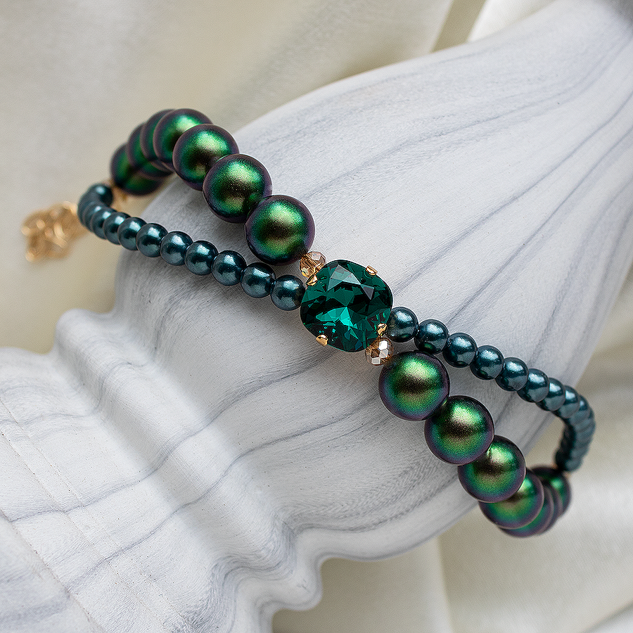 Dubulta pērļu rokassprādze ar emeralda kristāla kvadrātiņu