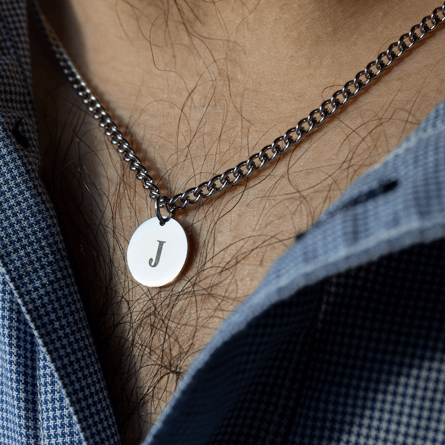 Sudraba vīriešu kakla ķēdīte ar personalizētu medaljonu vīrietim